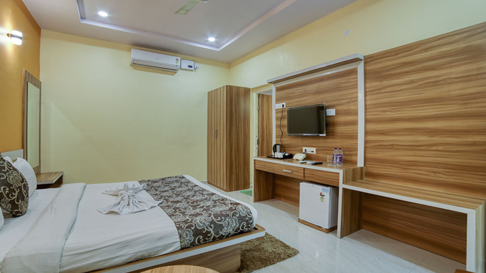 Nagpur Cab | Nagpur Taxi Services | Taxi Services in Nagpur | Corporate Taxi Services in Nagpur | Airport Taxi Services | Nagpur Airport Taxi Services | Local and outstation taxi services | Nagpur Taxi services to airport